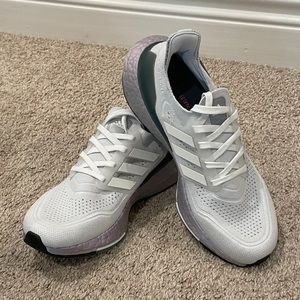 **SOLD** NIB Adidas Ultraboost 21 White sz W 8 / Y 6.5